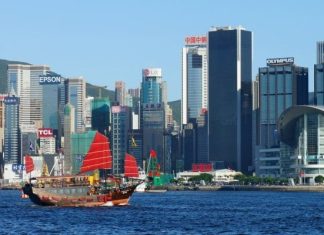 Check in cảng Victoria - bến cảng sầm uất nhất Hồng Kông